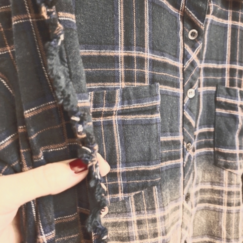 ❤️Kendall + Kylie NEW Women's SZ Large Flannel Top Shacket Ombre Fringe NWT - Picture 8 of 10